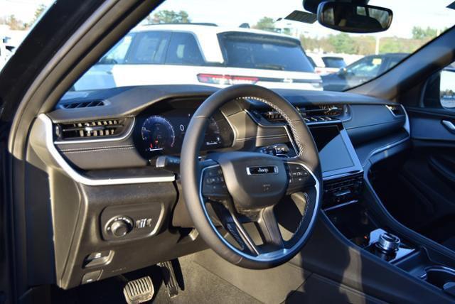 new 2025 Jeep Grand Cherokee car, priced at $43,970