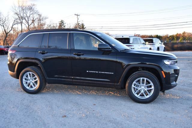 new 2025 Jeep Grand Cherokee car, priced at $43,970