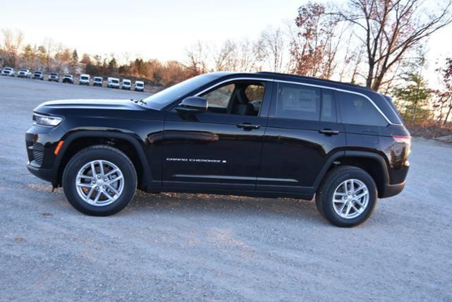 new 2025 Jeep Grand Cherokee car, priced at $43,970