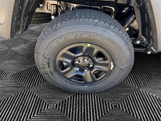 new 2025 Jeep Gladiator car, priced at $42,580