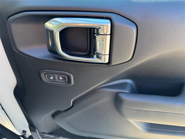 new 2025 Jeep Gladiator car, priced at $42,580