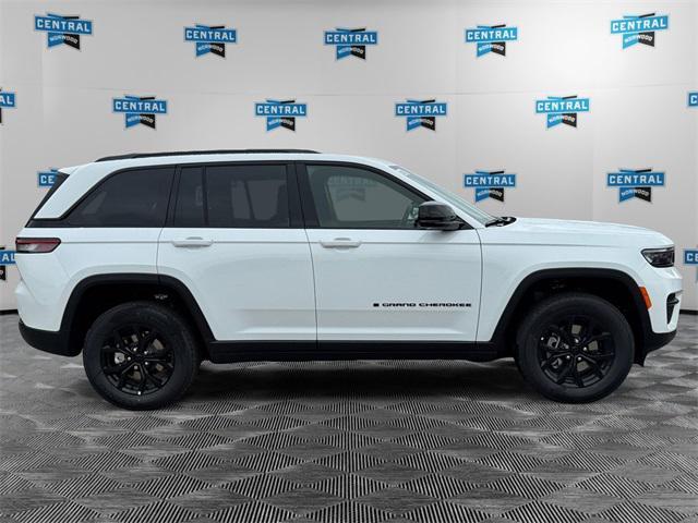 new 2025 Jeep Grand Cherokee car, priced at $46,135