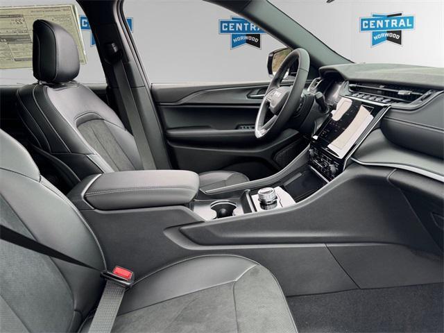 new 2025 Jeep Grand Cherokee car, priced at $46,135