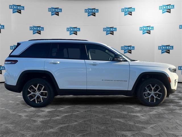 new 2025 Jeep Grand Cherokee car, priced at $49,215