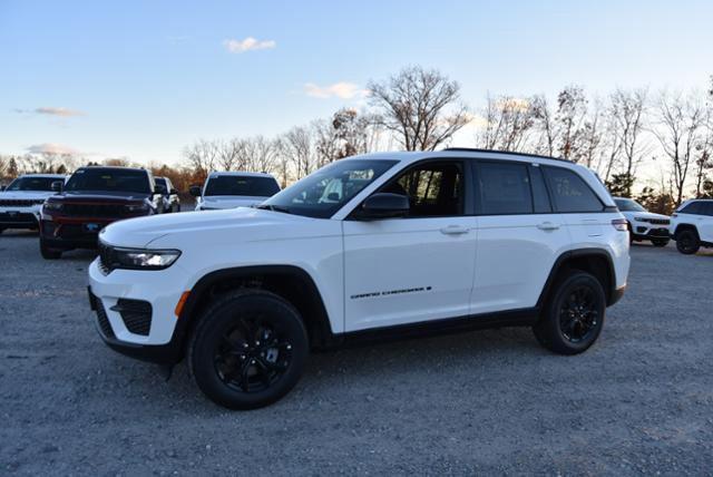 new 2025 Jeep Grand Cherokee car, priced at $45,935