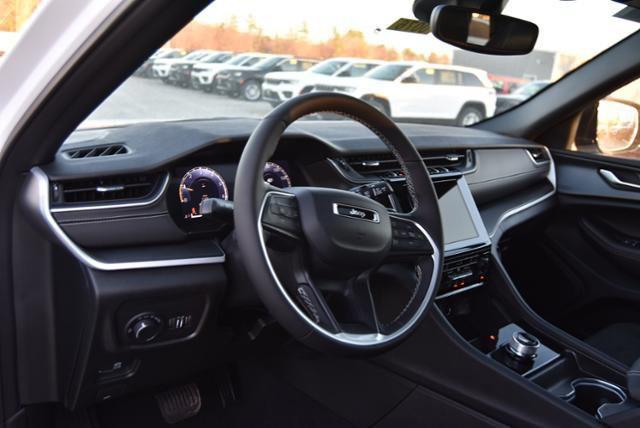 new 2025 Jeep Grand Cherokee car, priced at $45,935