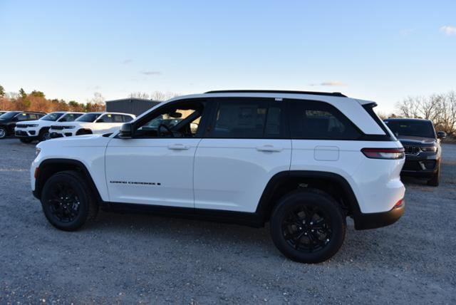 new 2025 Jeep Grand Cherokee car, priced at $45,935