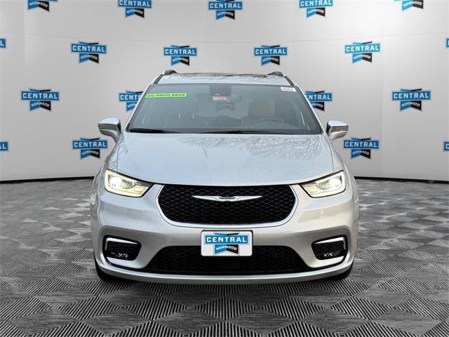 new 2024 Chrysler Pacifica car, priced at $59,120