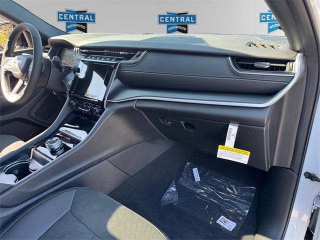 new 2025 Jeep Grand Cherokee car, priced at $46,135