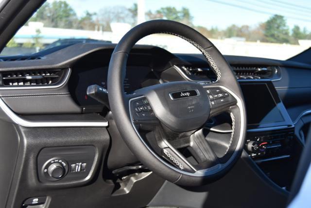 new 2025 Jeep Grand Cherokee car, priced at $45,935