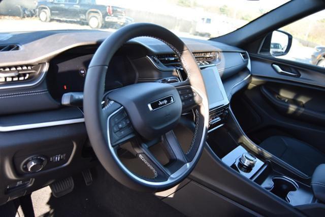 new 2025 Jeep Grand Cherokee car, priced at $45,935