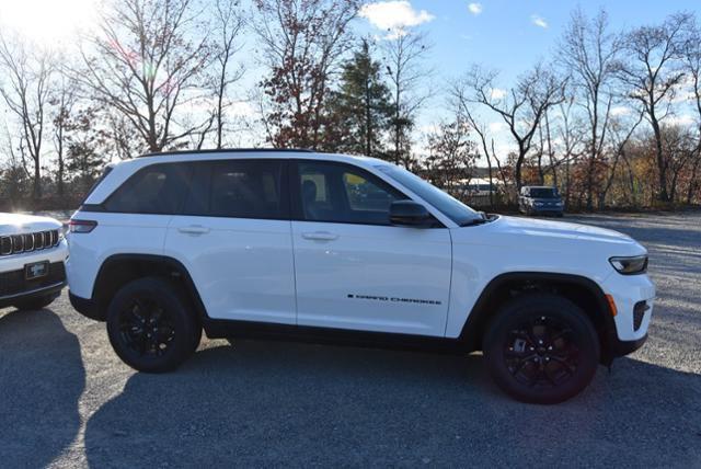 new 2025 Jeep Grand Cherokee car, priced at $45,935