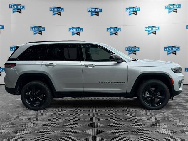 new 2025 Jeep Grand Cherokee car, priced at $52,735