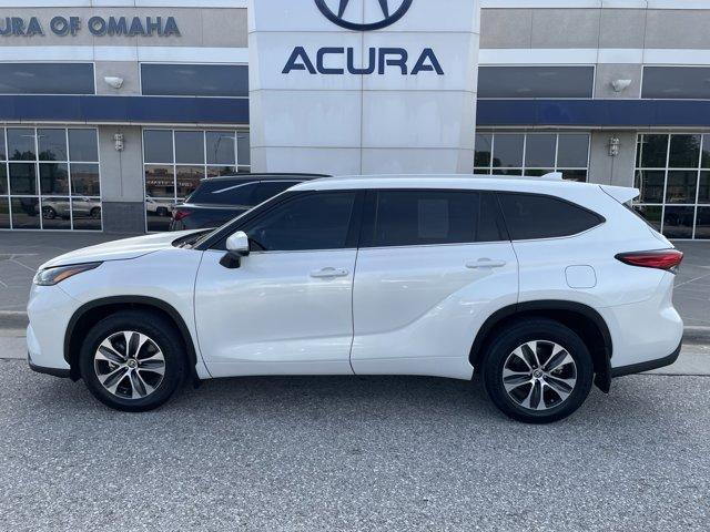 used 2022 Toyota Highlander car, priced at $39,975