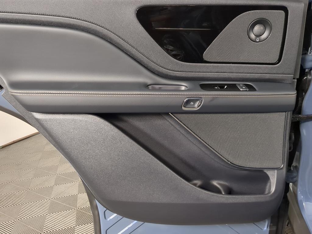 new 2025 Lincoln Aviator car, priced at $71,665