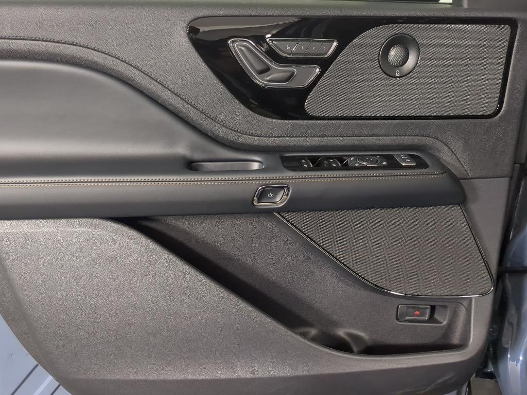 new 2025 Lincoln Aviator car, priced at $71,665