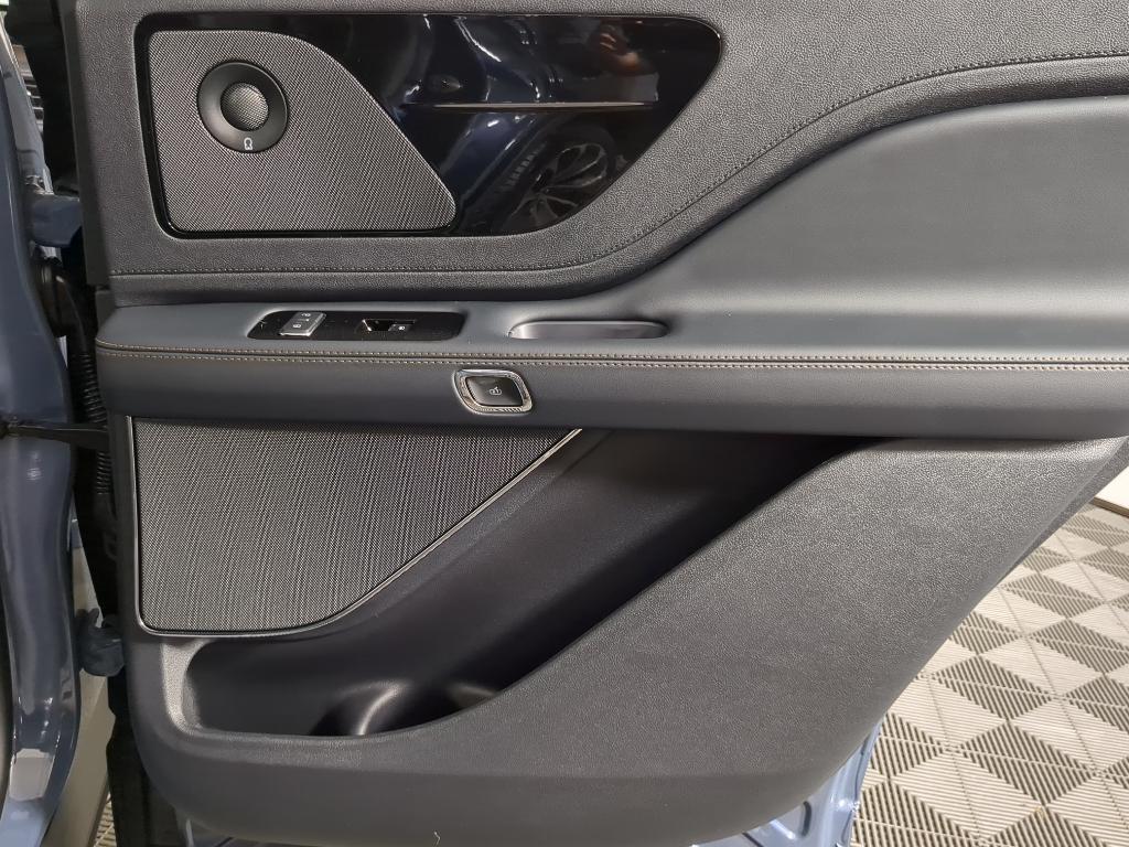 new 2025 Lincoln Aviator car, priced at $71,665
