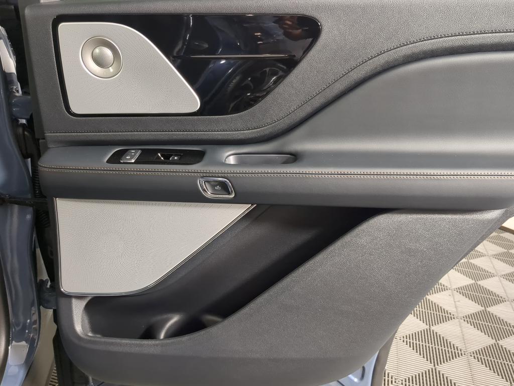 new 2025 Lincoln Aviator car, priced at $81,640