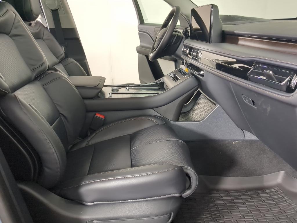 new 2025 Lincoln Aviator car, priced at $81,640