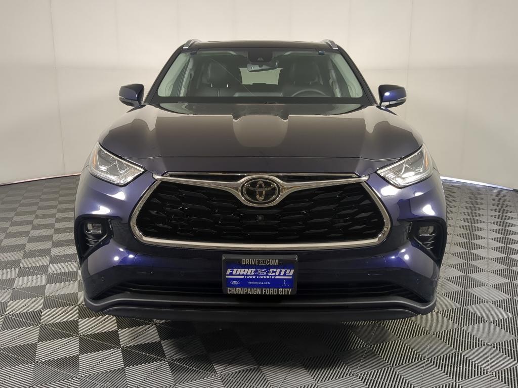 used 2022 Toyota Highlander car, priced at $39,990