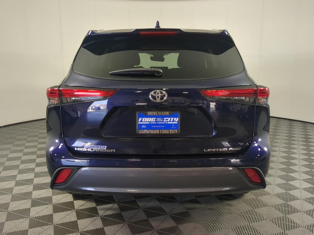 used 2022 Toyota Highlander car, priced at $39,990