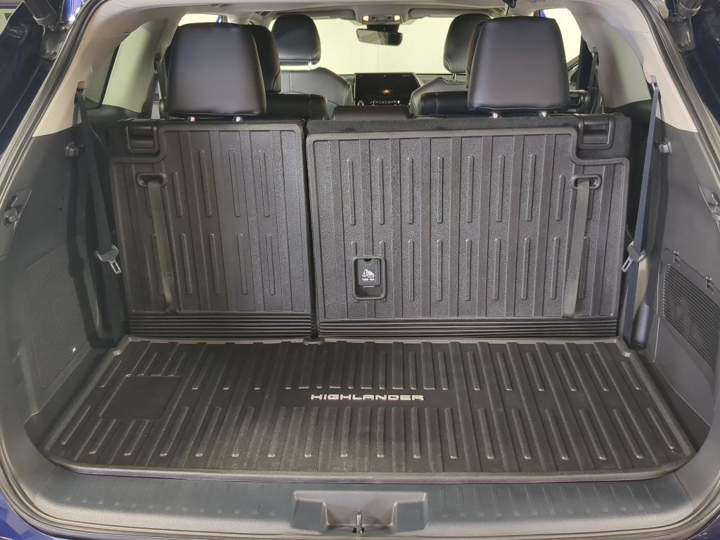 used 2022 Toyota Highlander car, priced at $39,990