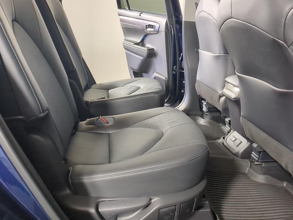 used 2022 Toyota Highlander car, priced at $39,990