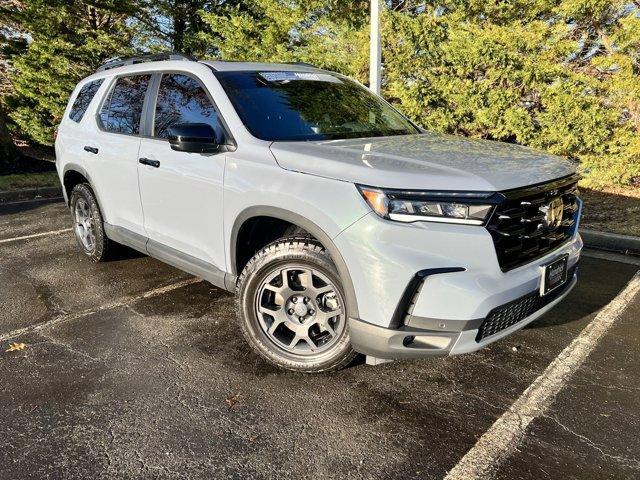 used 2025 Honda Pilot car, priced at $47,495