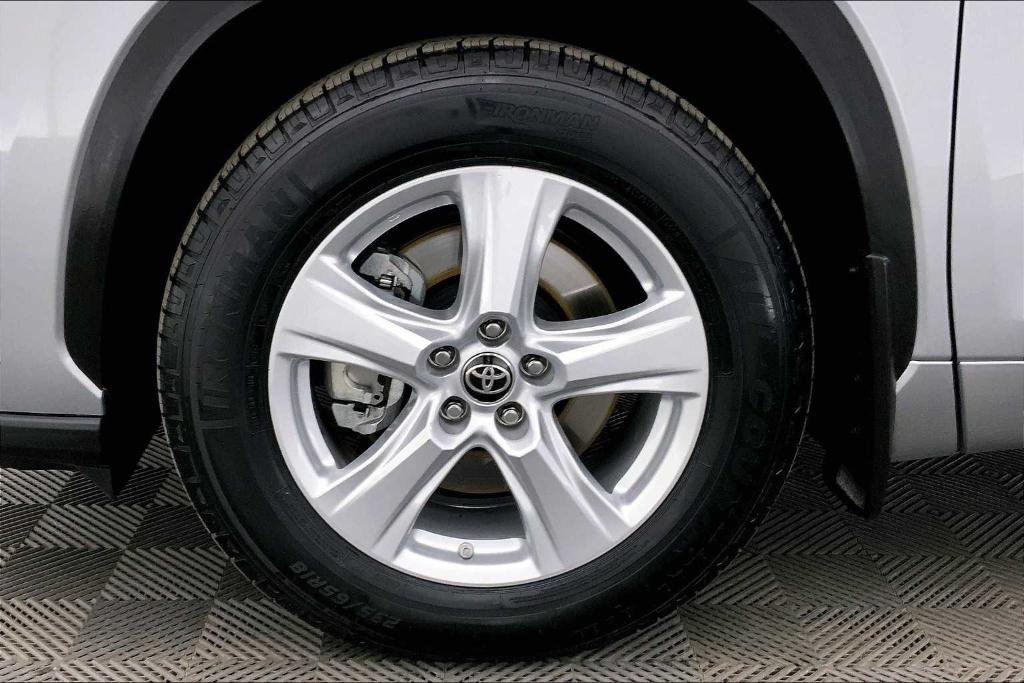 used 2024 Toyota Highlander car, priced at $35,029