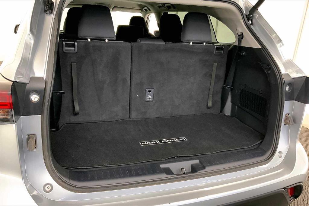 used 2024 Toyota Highlander car, priced at $35,029