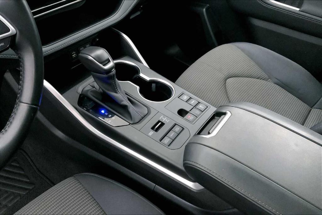 used 2024 Toyota Highlander car, priced at $35,029