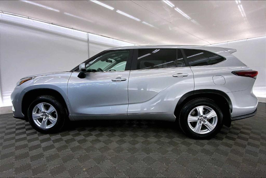 used 2024 Toyota Highlander car, priced at $35,029