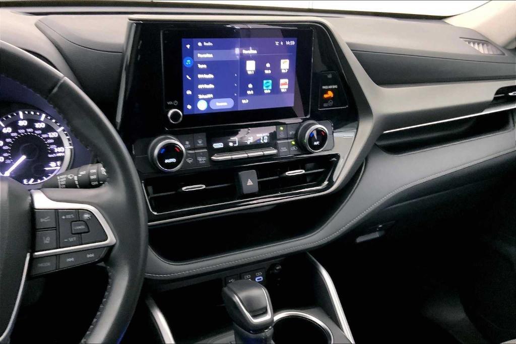 used 2024 Toyota Highlander car, priced at $35,029