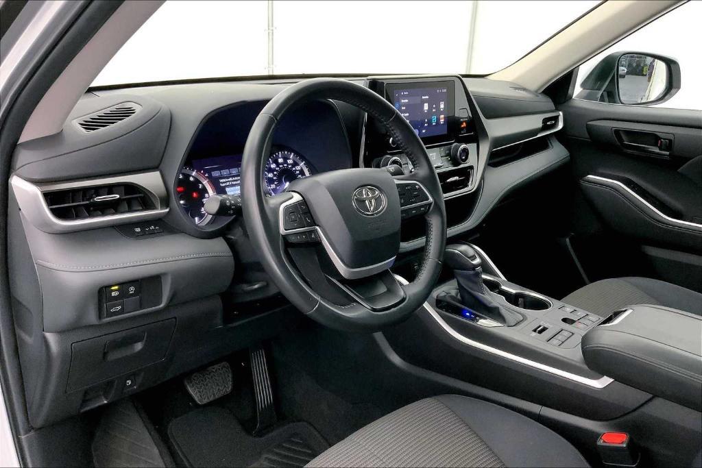 used 2024 Toyota Highlander car, priced at $35,029