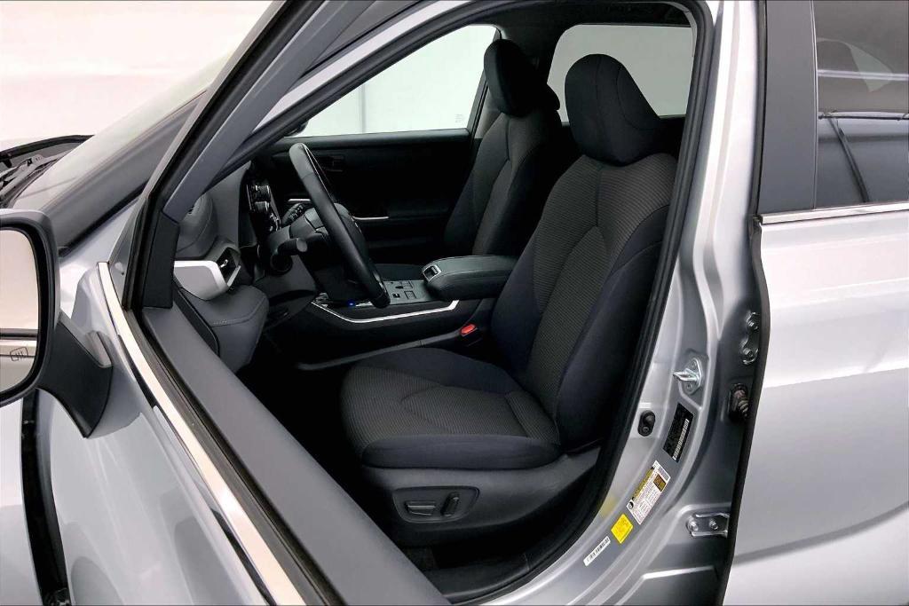 used 2024 Toyota Highlander car, priced at $35,029
