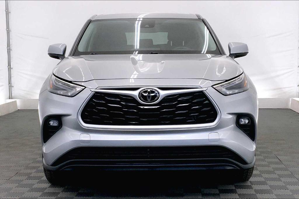 used 2024 Toyota Highlander car, priced at $35,029