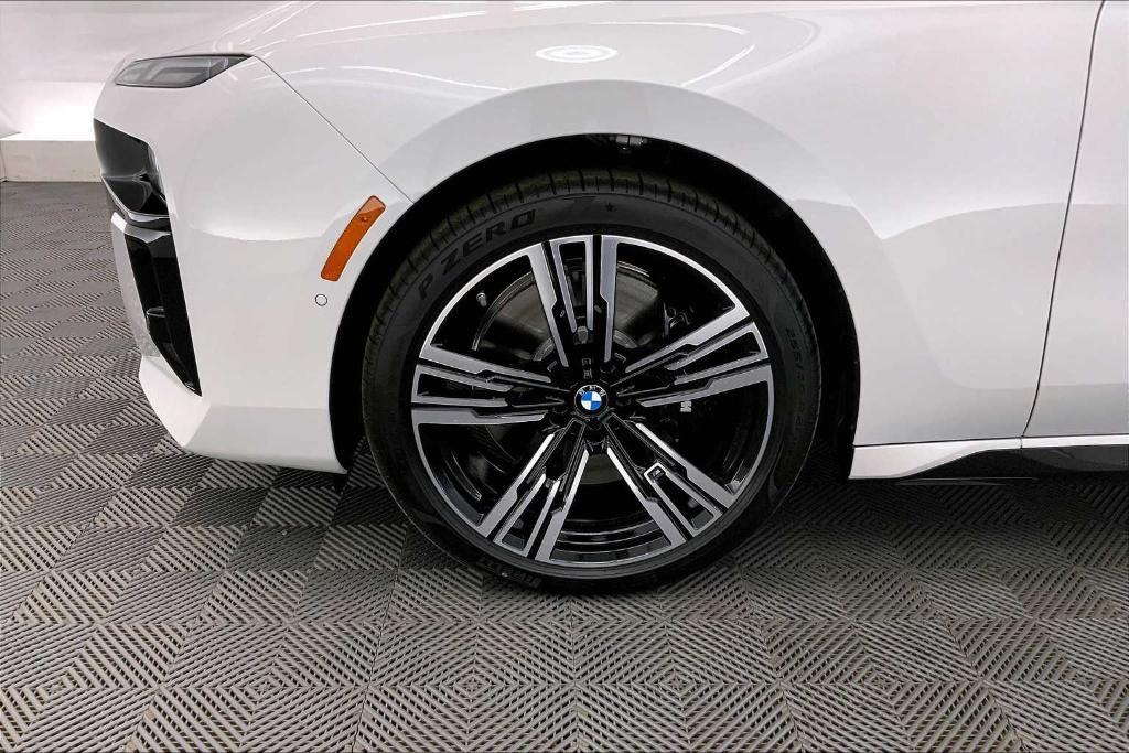 new 2025 BMW 760 car, priced at $138,775