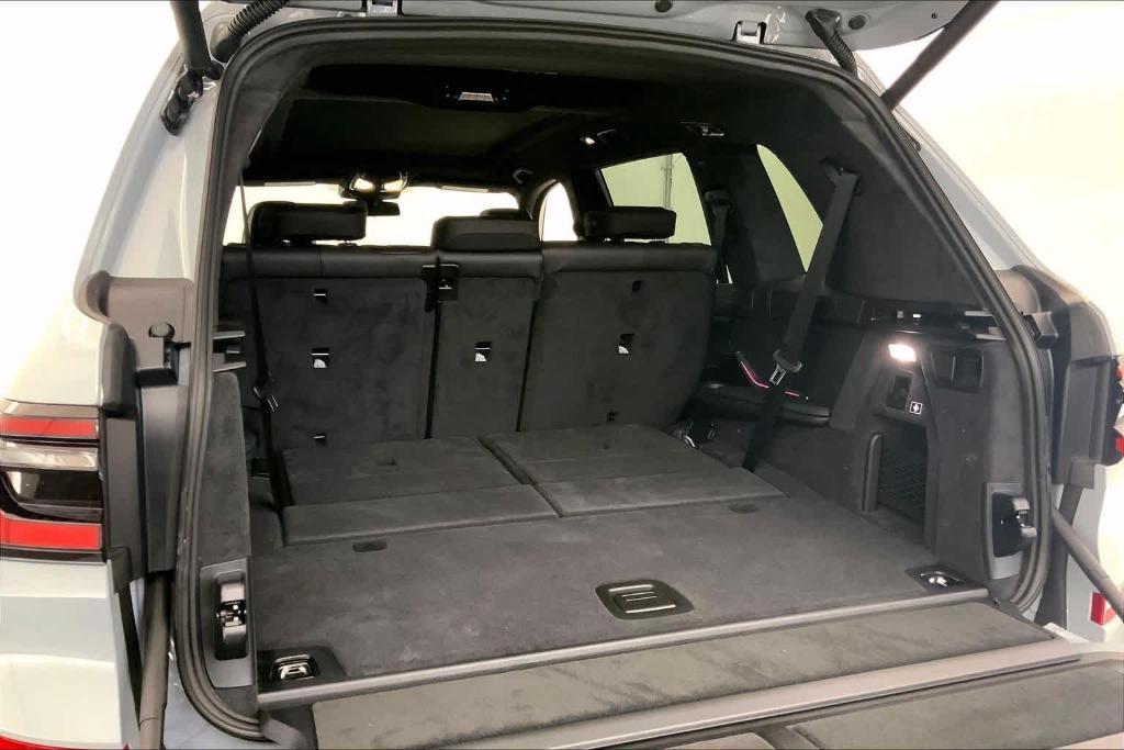 new 2026 BMW X7 car, priced at $97,715