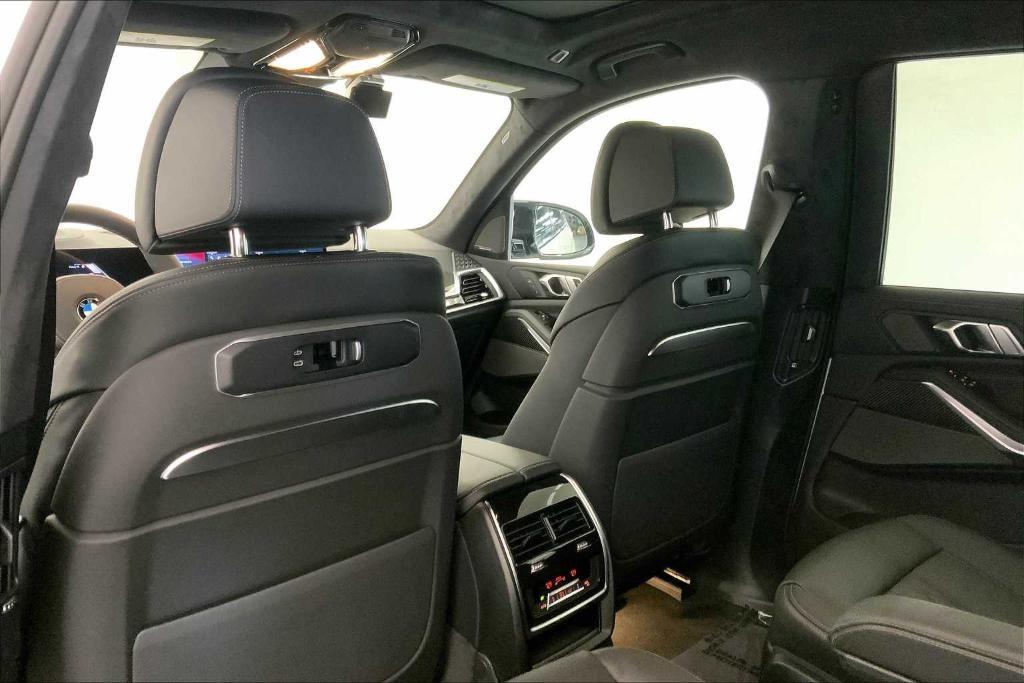new 2026 BMW X7 car, priced at $124,840