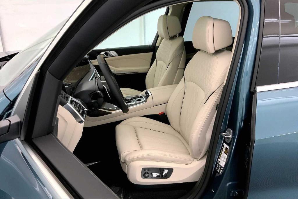 new 2026 BMW X7 car, priced at $98,160