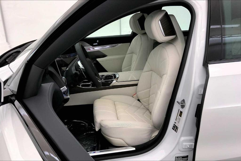 new 2025 BMW 760 car, priced at $138,430