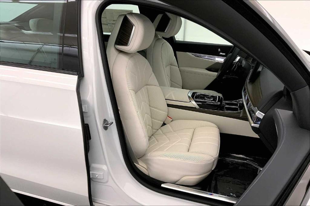 new 2025 BMW 760 car, priced at $138,430