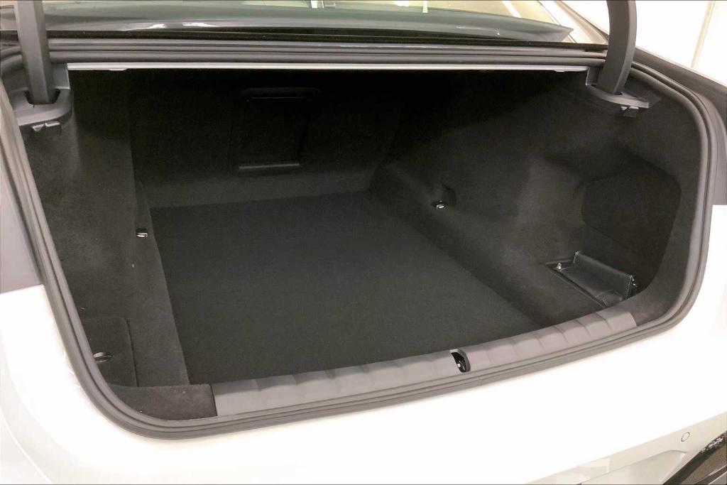 new 2025 BMW 760 car, priced at $138,430