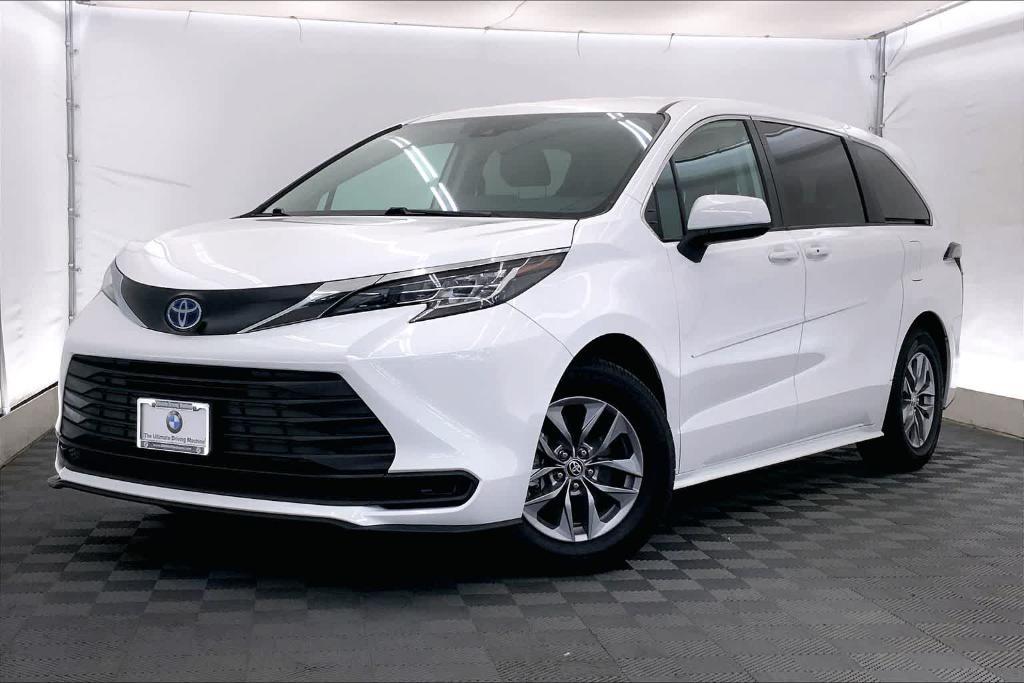 used 2022 Toyota Sienna car, priced at $45,870