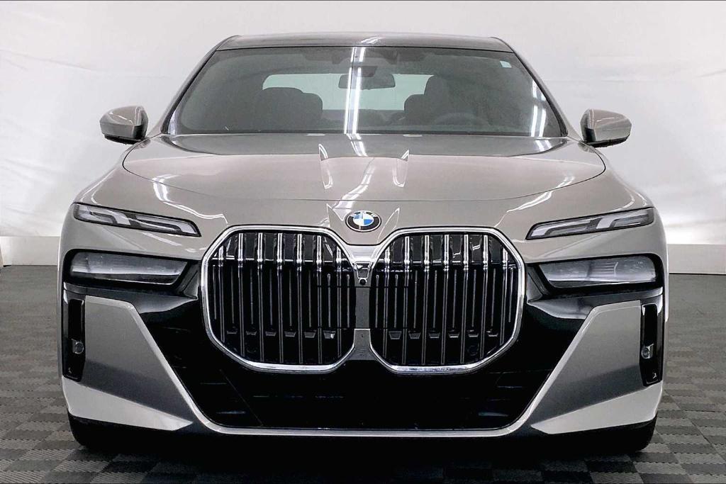 new 2024 BMW 760 car, priced at $132,395