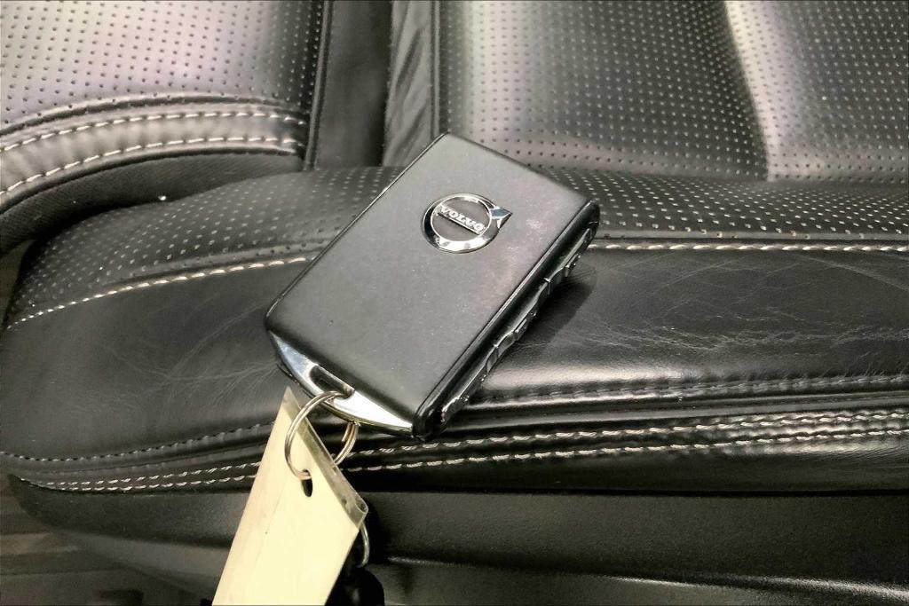 used 2022 Volvo XC60 car, priced at $35,195