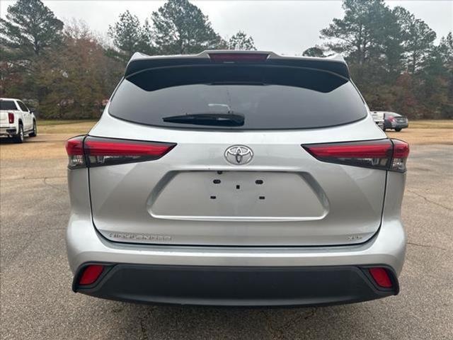 used 2022 Toyota Highlander car, priced at $33,856