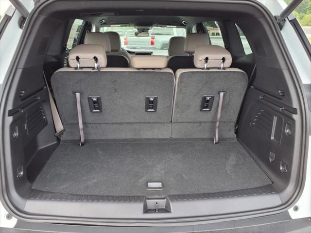 new 2025 GMC Acadia car, priced at $50,370