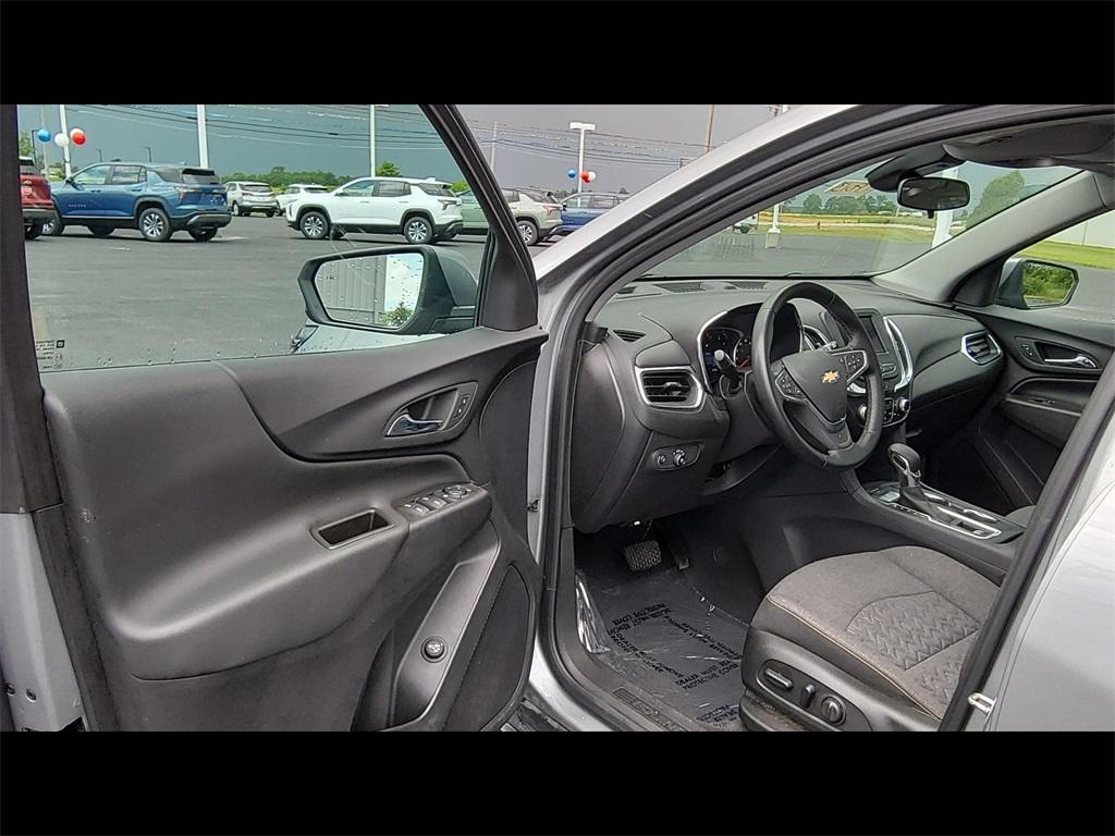 used 2023 Chevrolet Equinox car, priced at $25,000