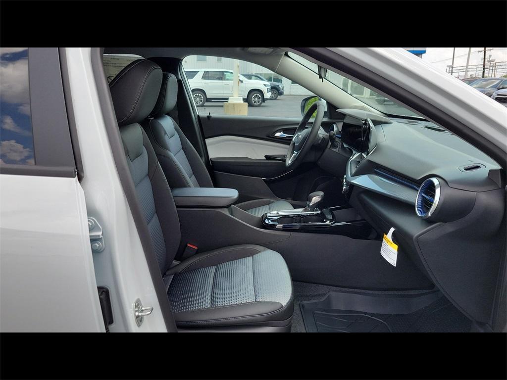 new 2025 Chevrolet Trax car, priced at $25,230